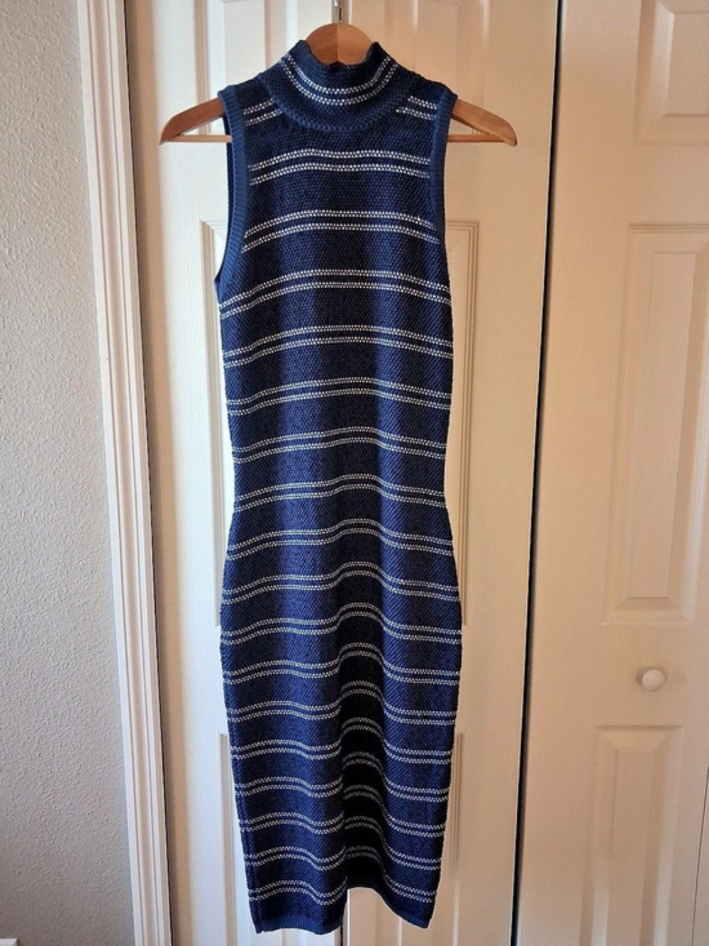 White House Black Market Sweater Dress Size 4
